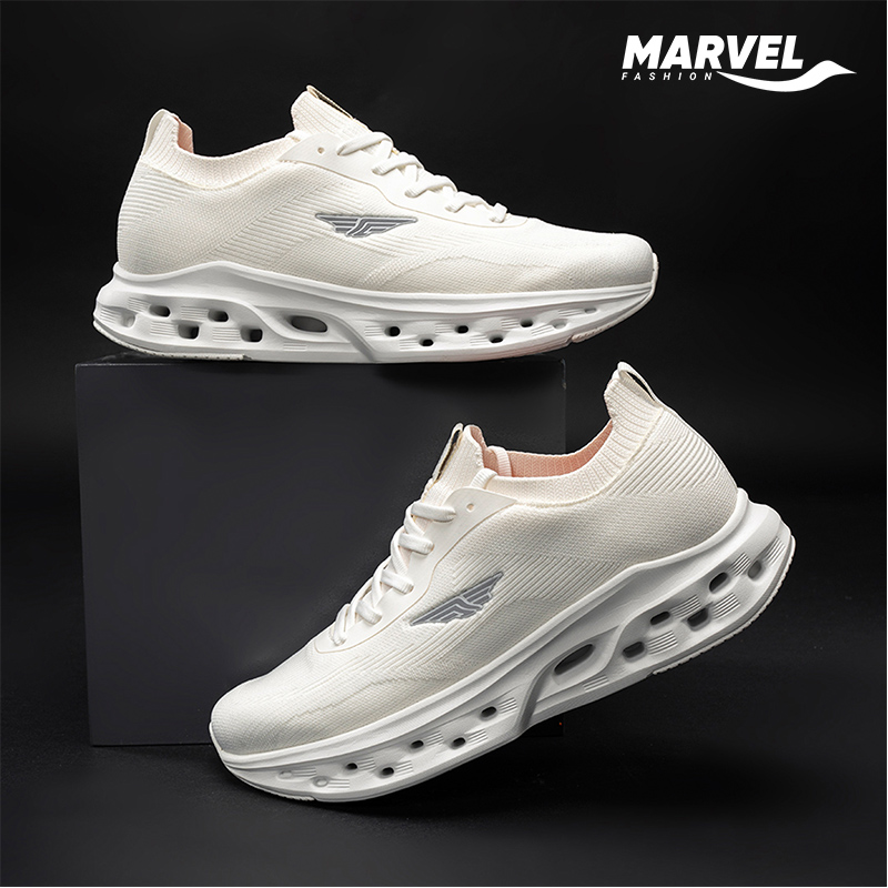 Light weight sports shoes