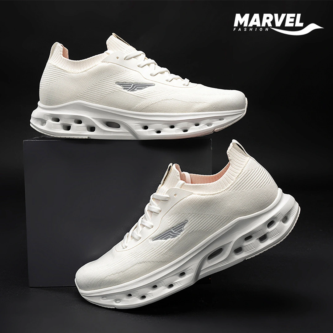 Light weight sports shoes